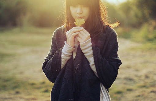 <u>一</u>陽<u>一</u>光下伤感女生